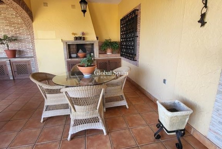 Venta - VILLA -
BIGASTRO - Inland