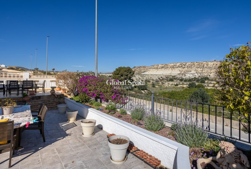 Venta - VILLA -
BIGASTRO - Inland