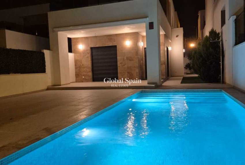 Venta - VILLA -
BIGASTRO - Inland