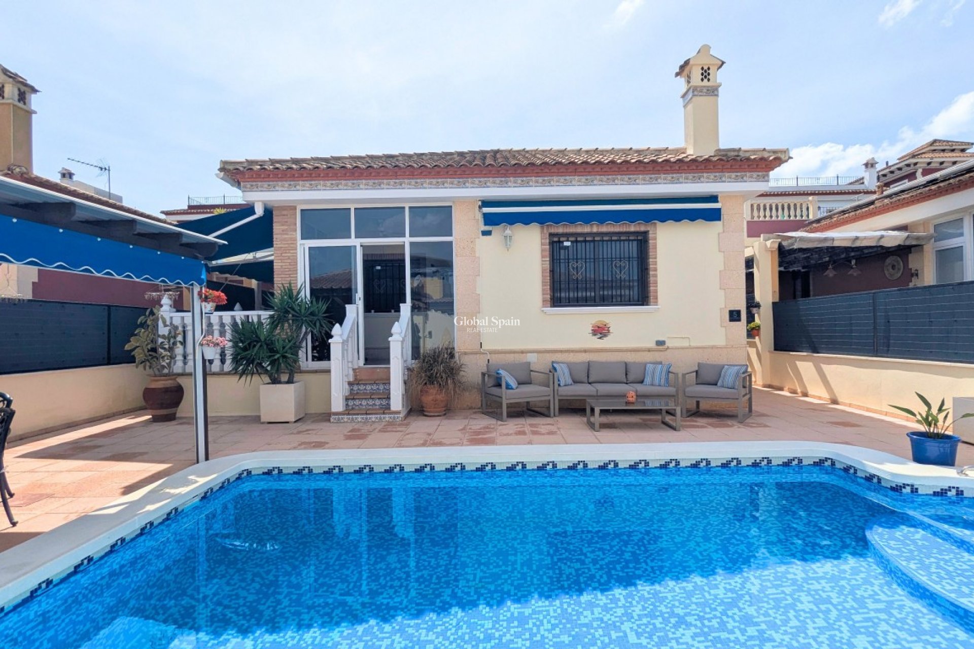 Venta - VILLA -
BIGASTRO - Inland