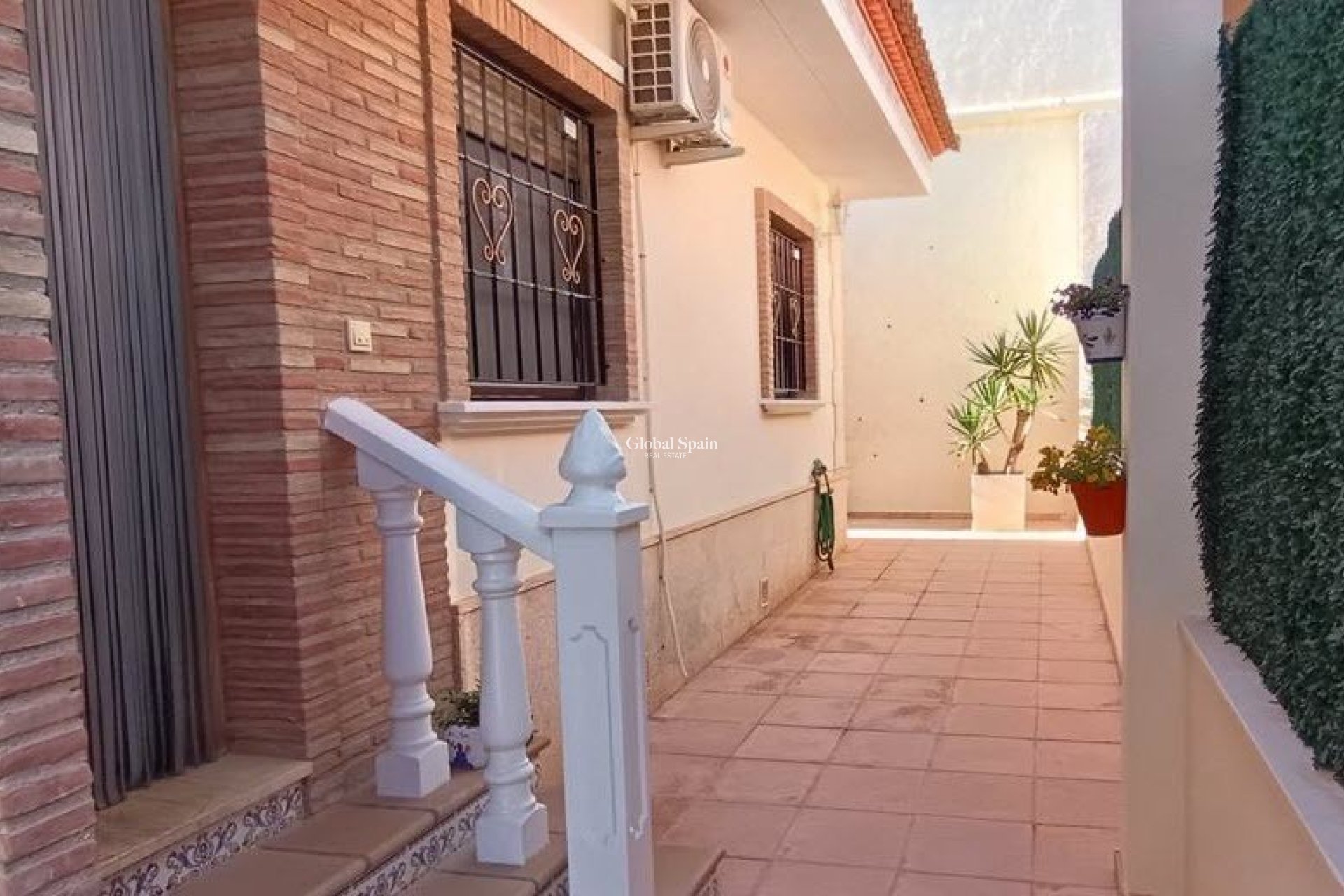 Venta - VILLA -
BIGASTRO - Inland