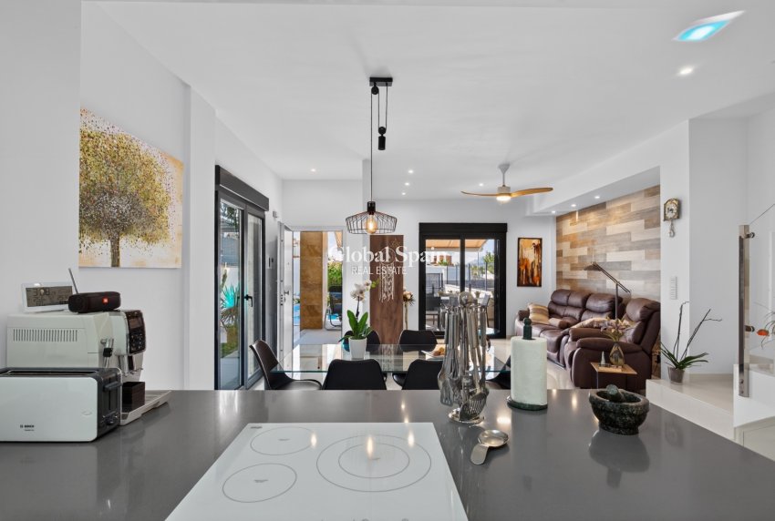 Venta - VILLA -
BIGASTRO - Inland
