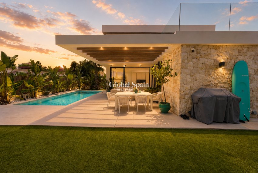 Venta - VILLA -
CABO ROIG - Costa Blanca
