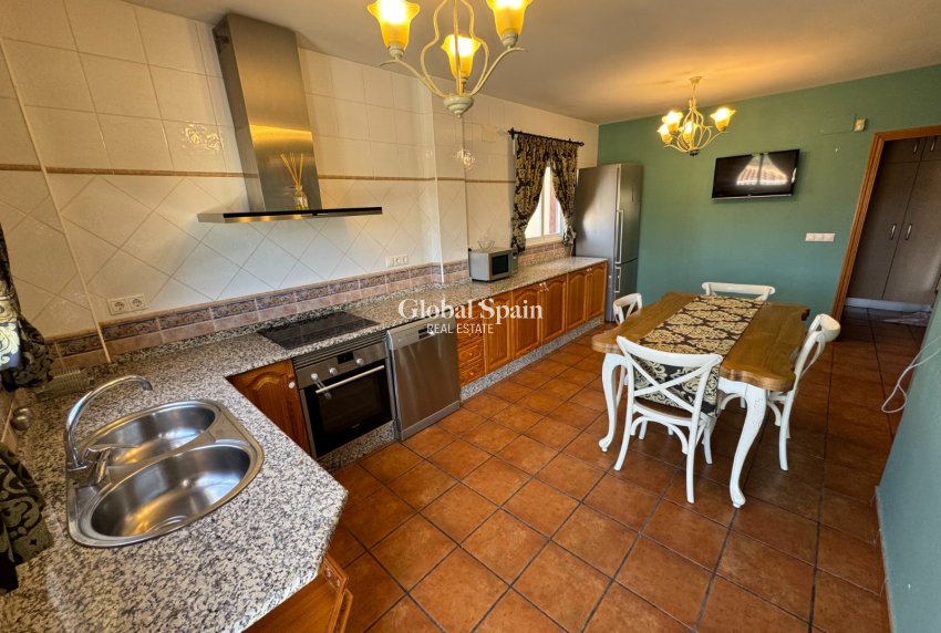 Venta - VILLA -
CALLOSA D'EN SARRIÀ - Callosa De Ensarrià