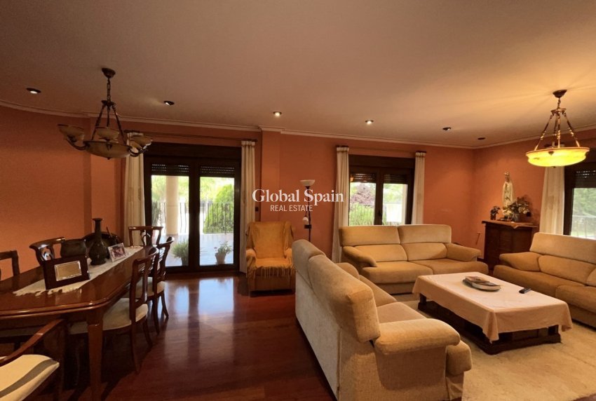 Venta - VILLA -
CALLOSA DEL SEGURA