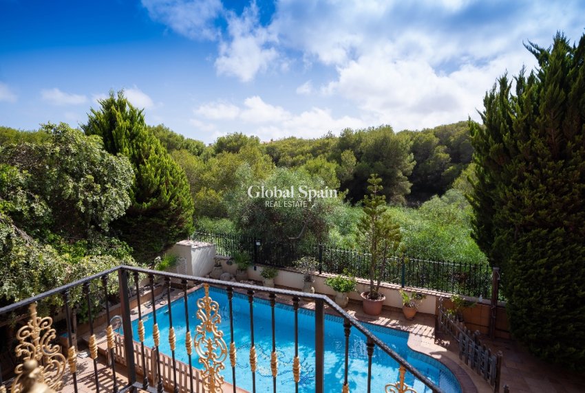 Venta - Villa -
CAMPOAMOR