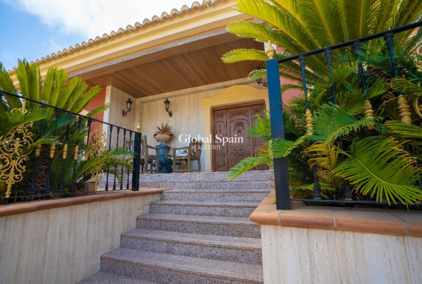 Venta - Villa -
CAMPOAMOR