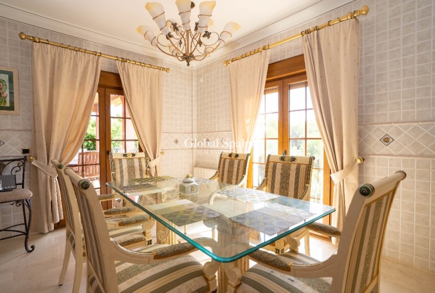 Venta - Villa -
CAMPOAMOR