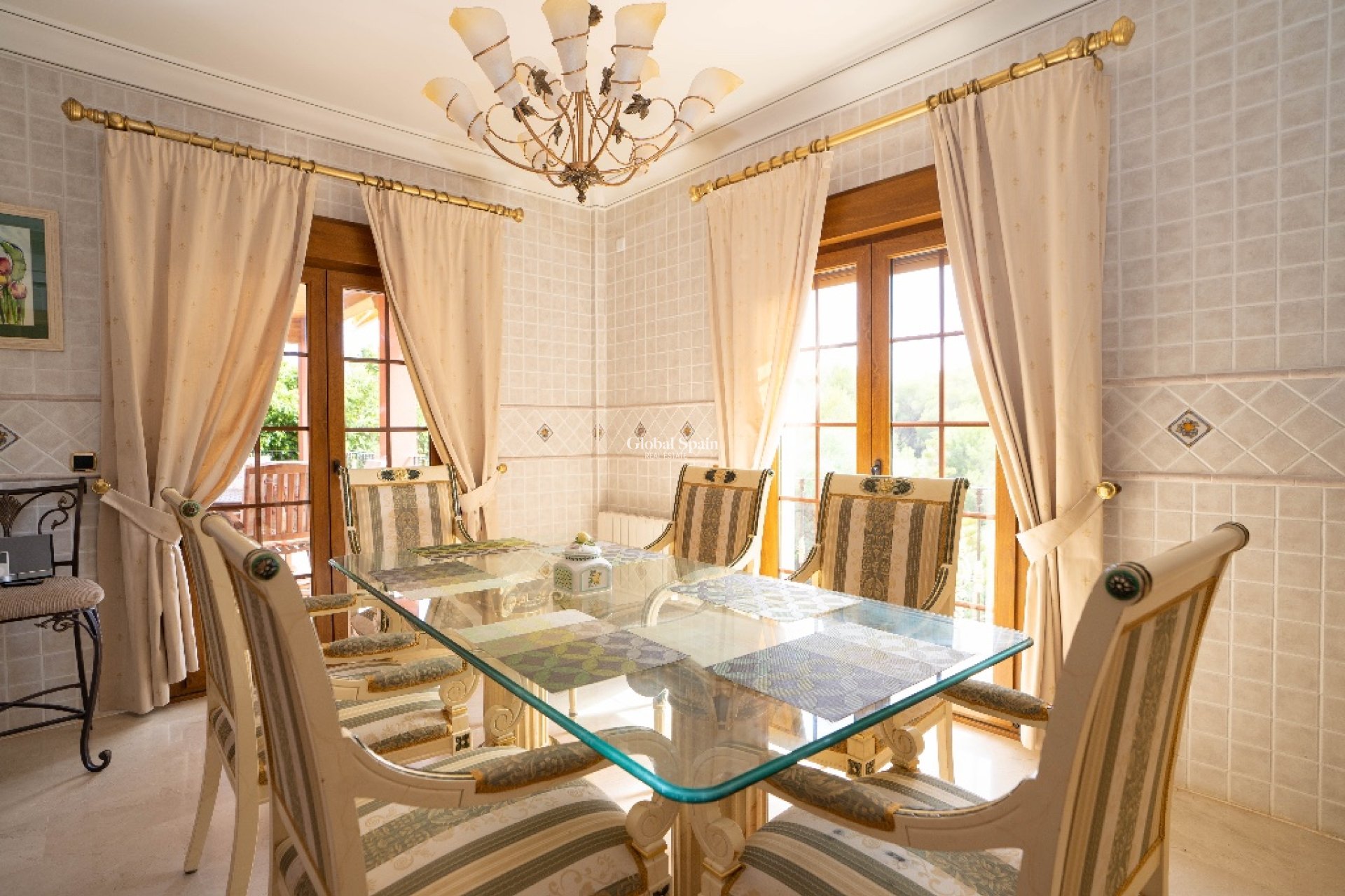 Venta - Villa -
CAMPOAMOR