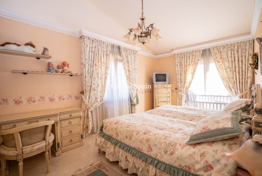 Venta - Villa -
CAMPOAMOR