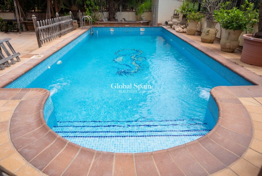 Venta - Villa -
CAMPOAMOR