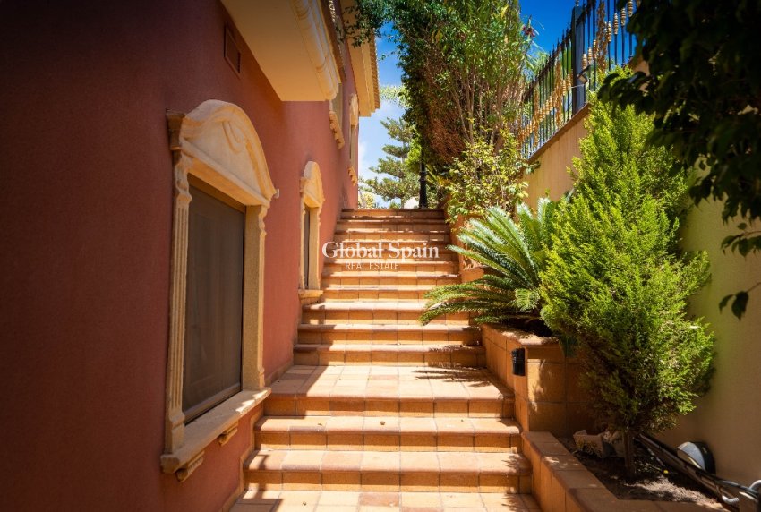 Venta - Villa -
CAMPOAMOR