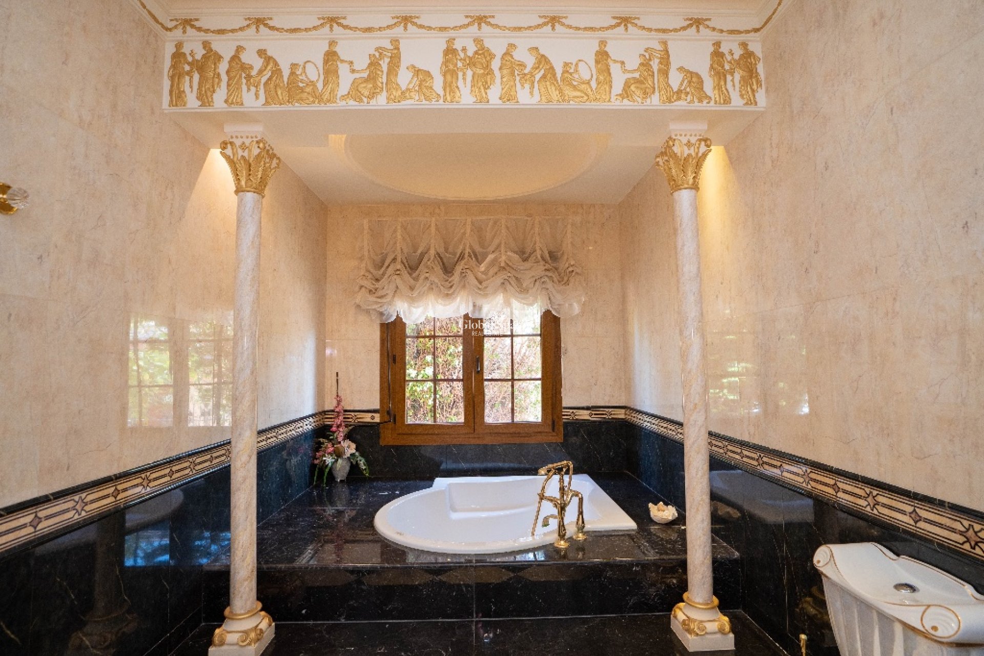 Venta - Villa -
CAMPOAMOR