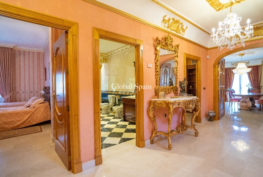 Venta - Villa -
CAMPOAMOR