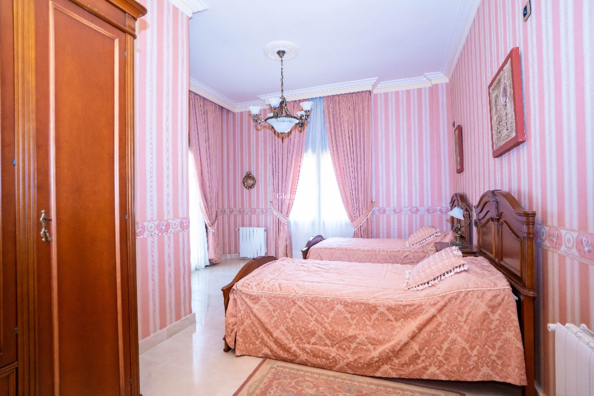 Venta - Villa -
CAMPOAMOR