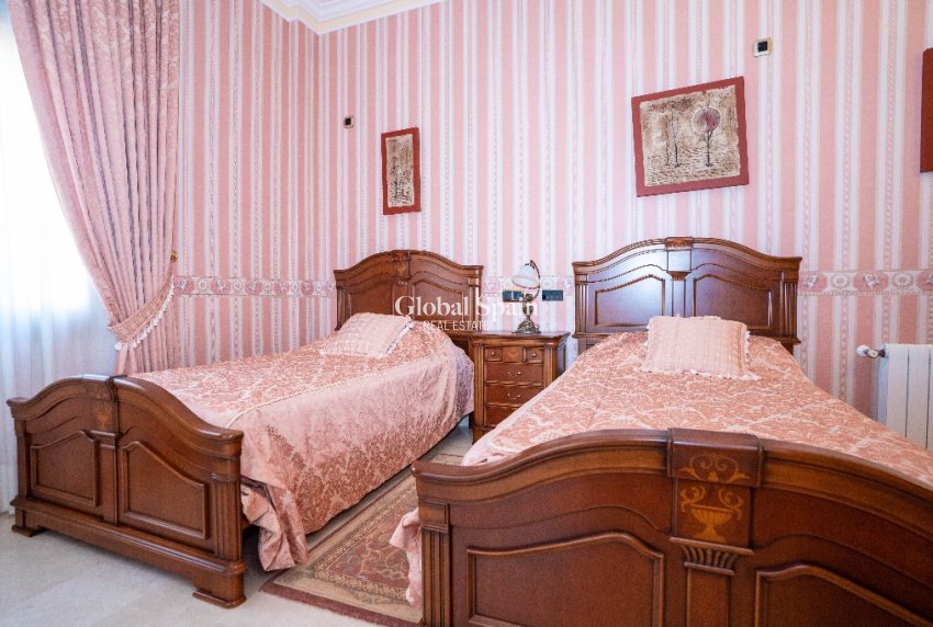 Venta - Villa -
CAMPOAMOR