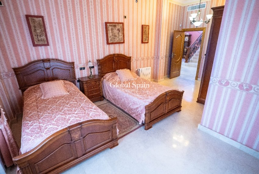 Venta - Villa -
CAMPOAMOR