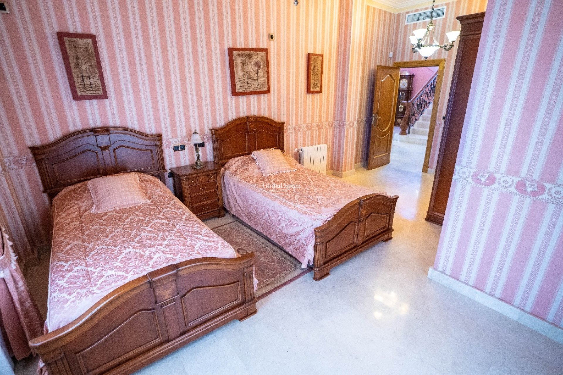 Venta - Villa -
CAMPOAMOR