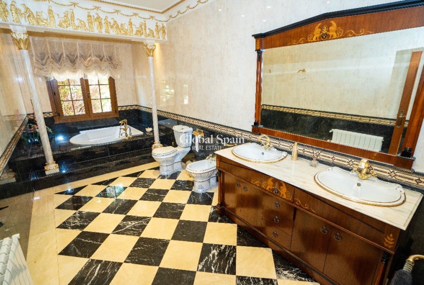 Venta - Villa -
CAMPOAMOR