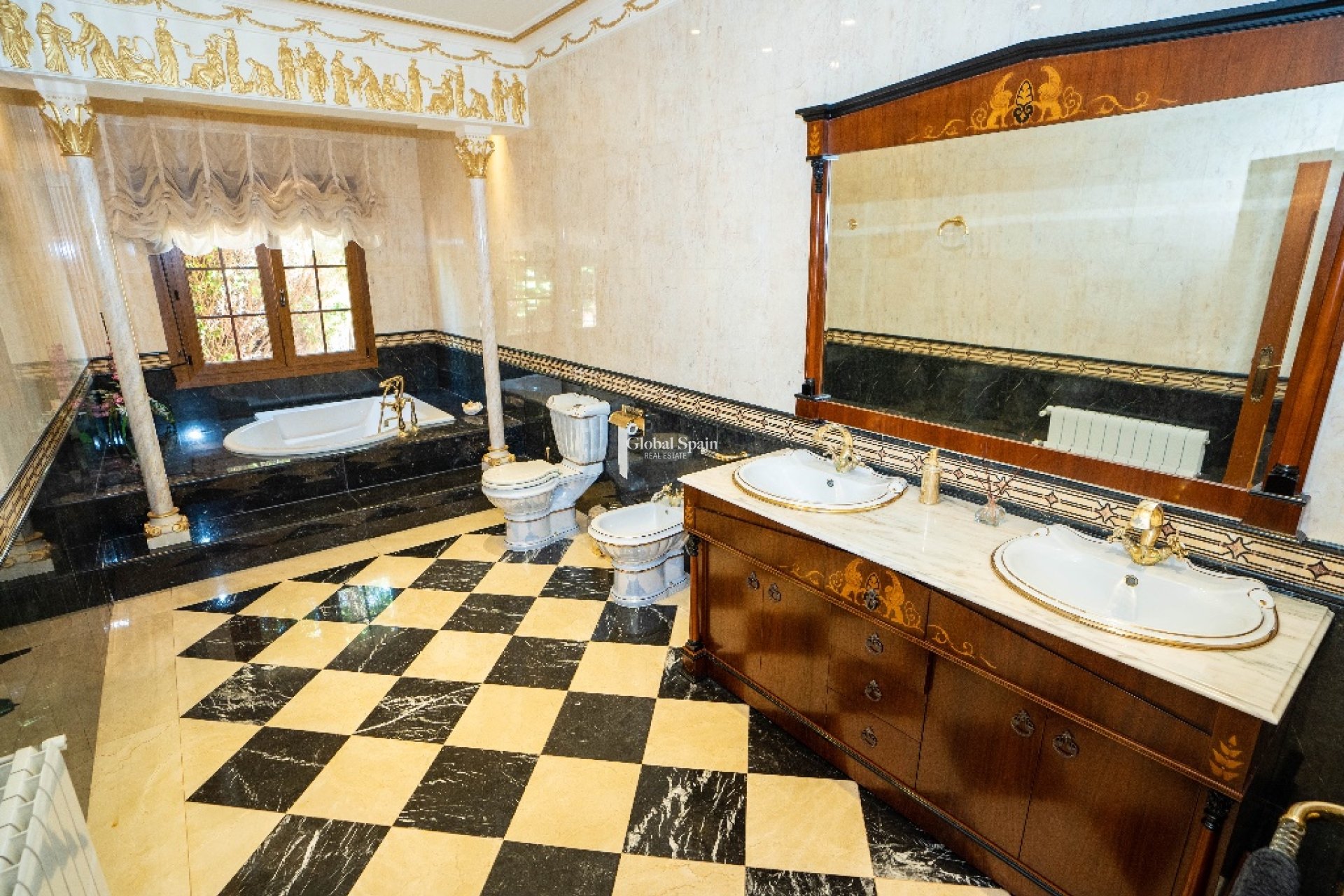 Venta - Villa -
CAMPOAMOR