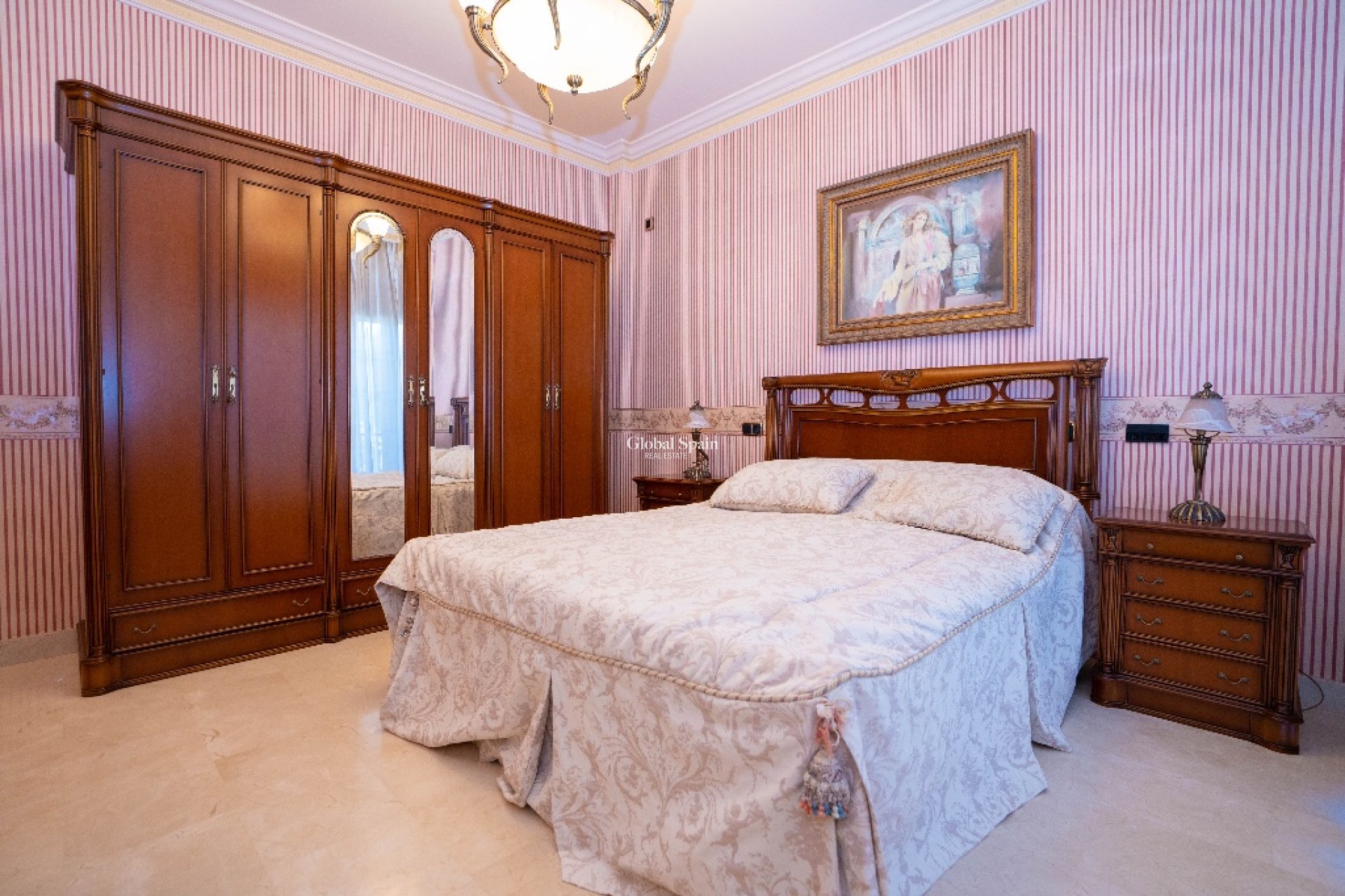 Venta - Villa -
CAMPOAMOR