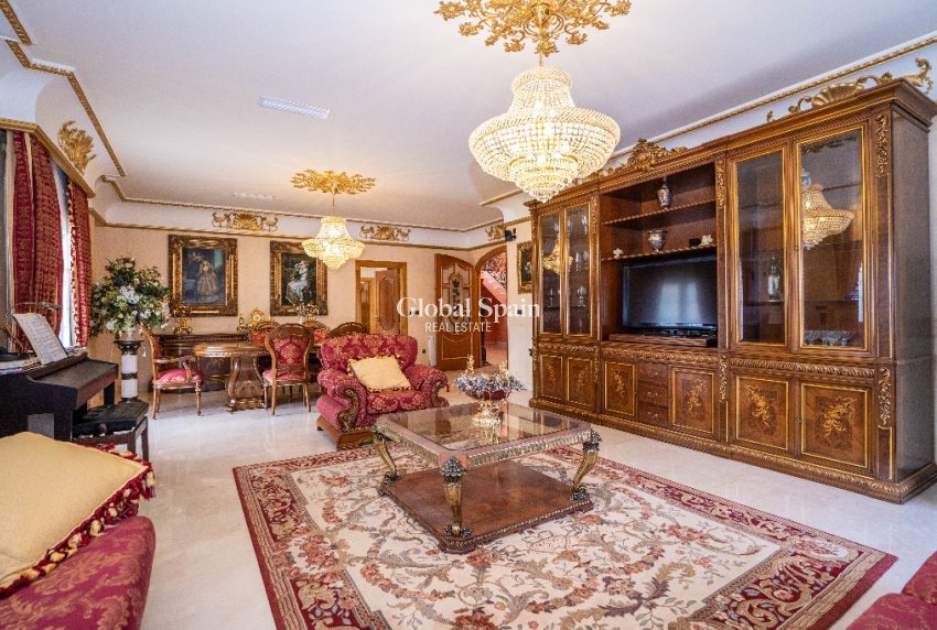 Venta - Villa -
CAMPOAMOR