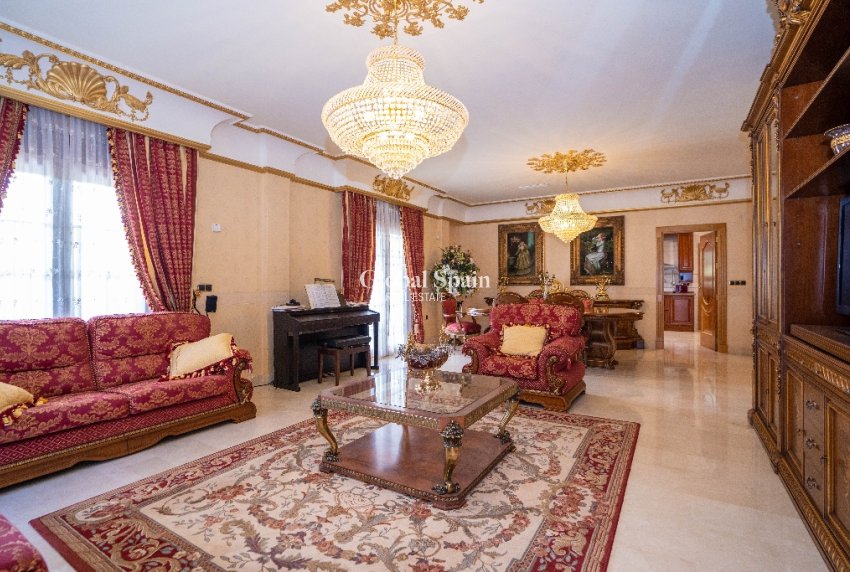 Venta - Villa -
CAMPOAMOR