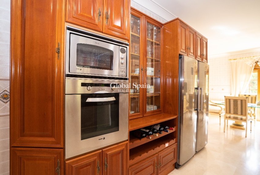 Venta - Villa -
CAMPOAMOR