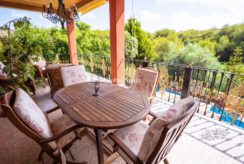 Venta - Villa -
CAMPOAMOR