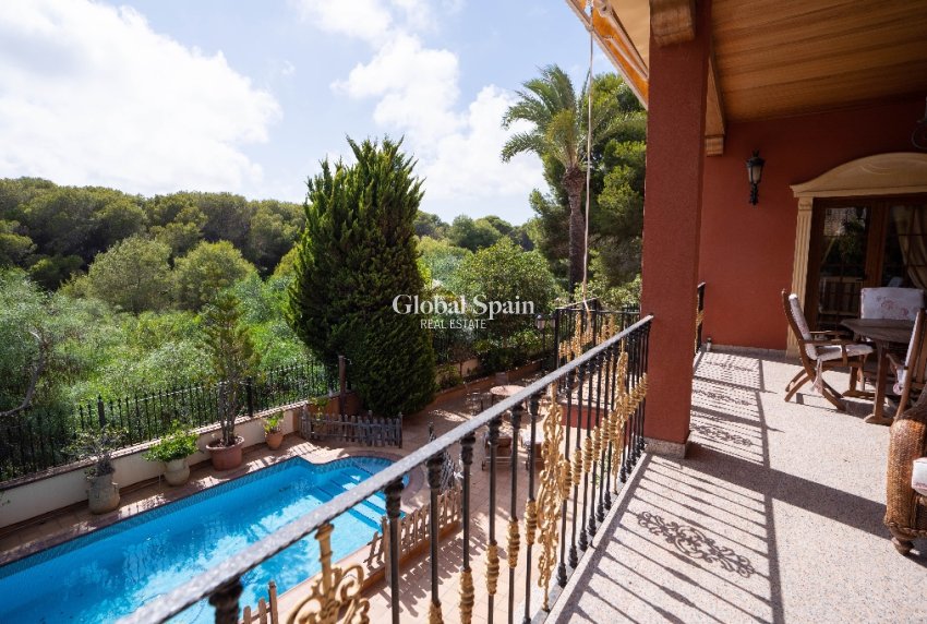 Venta - Villa -
CAMPOAMOR