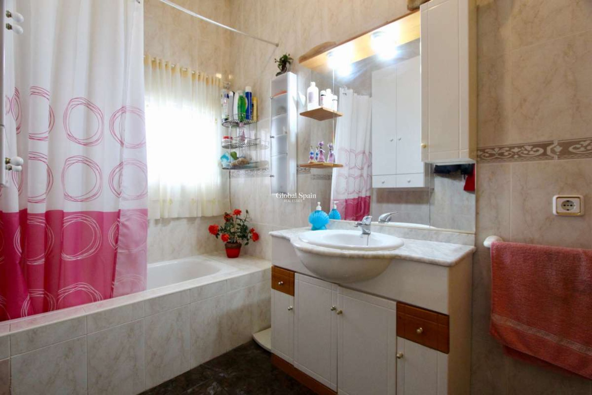 Venta - VILLA -
CAÑADAS DE SAN PEDRO - Inland