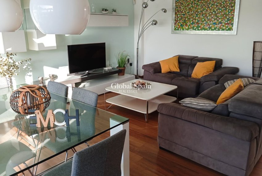 Venta - Villa / Casa adosada -
ORIHUELA COSTA - MIL PALMERAS 