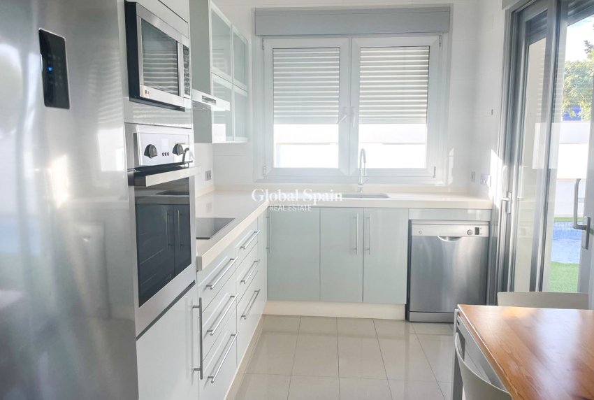 Venta - Villa / Casa adosada -
ORIHUELA COSTA - MIL PALMERAS 