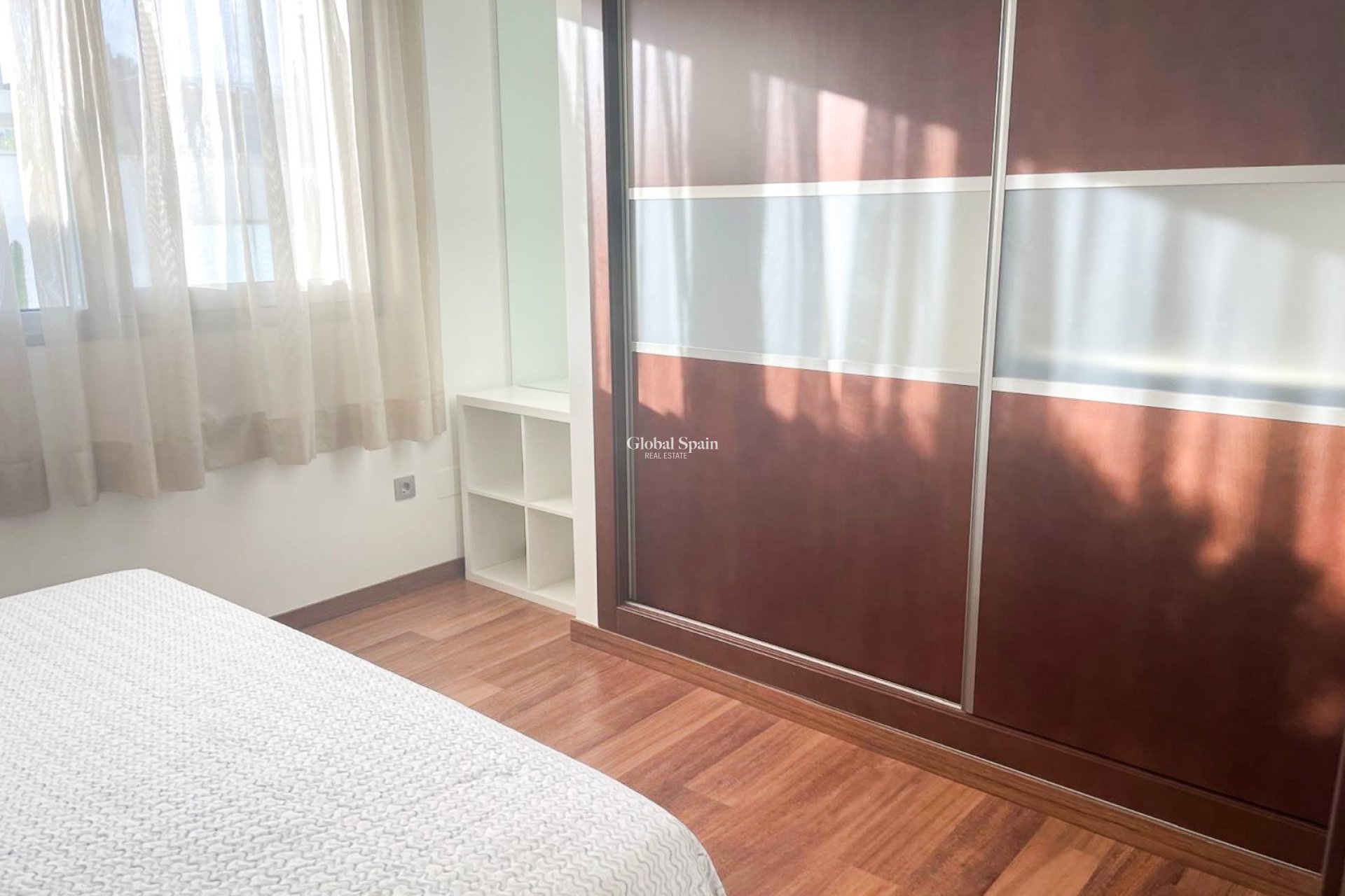 Venta - Villa / Casa adosada -
ORIHUELA COSTA - MIL PALMERAS 