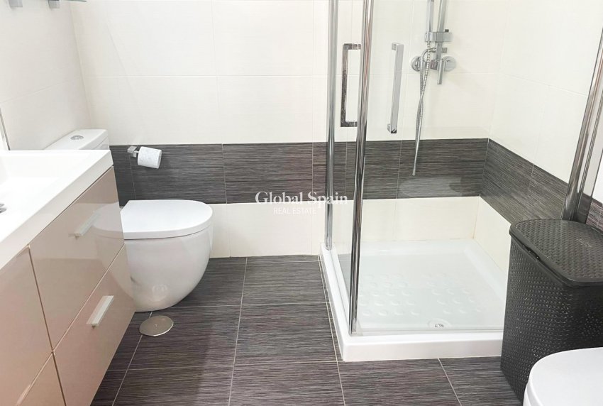 Venta - Villa / Casa adosada -
ORIHUELA COSTA - MIL PALMERAS 