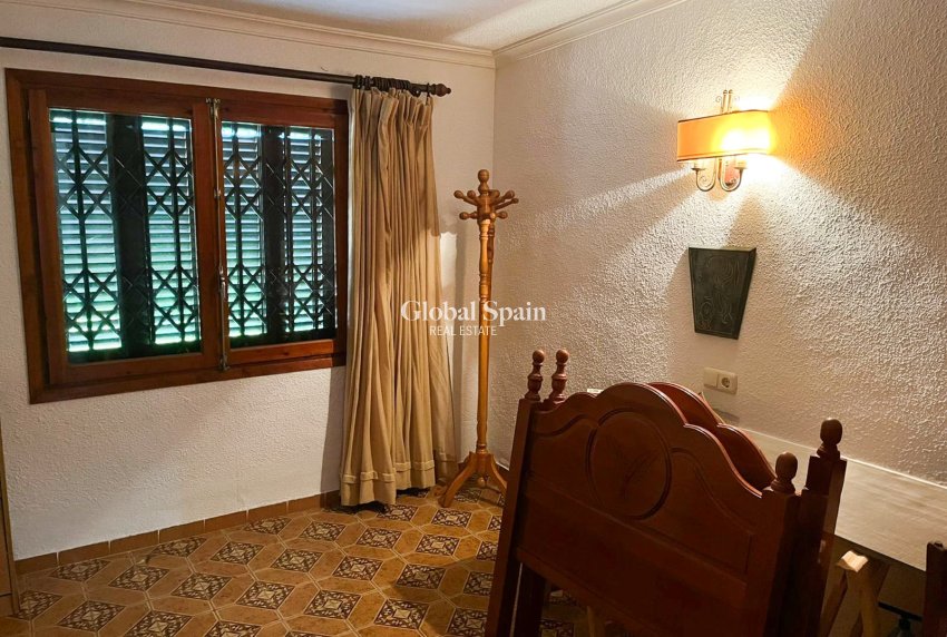 Venta - Villa / Casa adosada -
ORIHUELA COSTA - Punta Prima