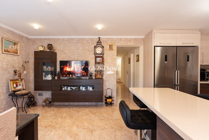 Venta - Villa / Casa adosada -
TORREVIEJA - LOS BALCONES - LOS ALTOS