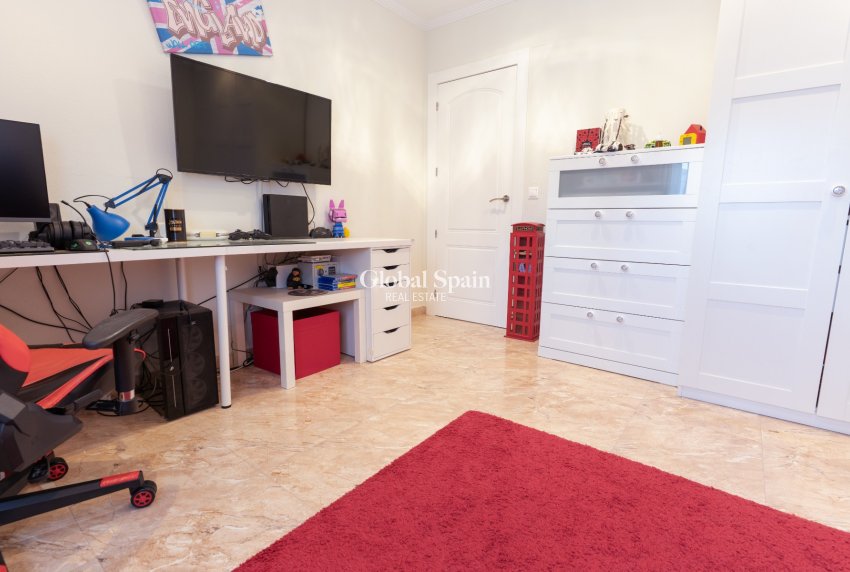 Venta - Villa / Casa adosada -
TORREVIEJA - LOS BALCONES - LOS ALTOS