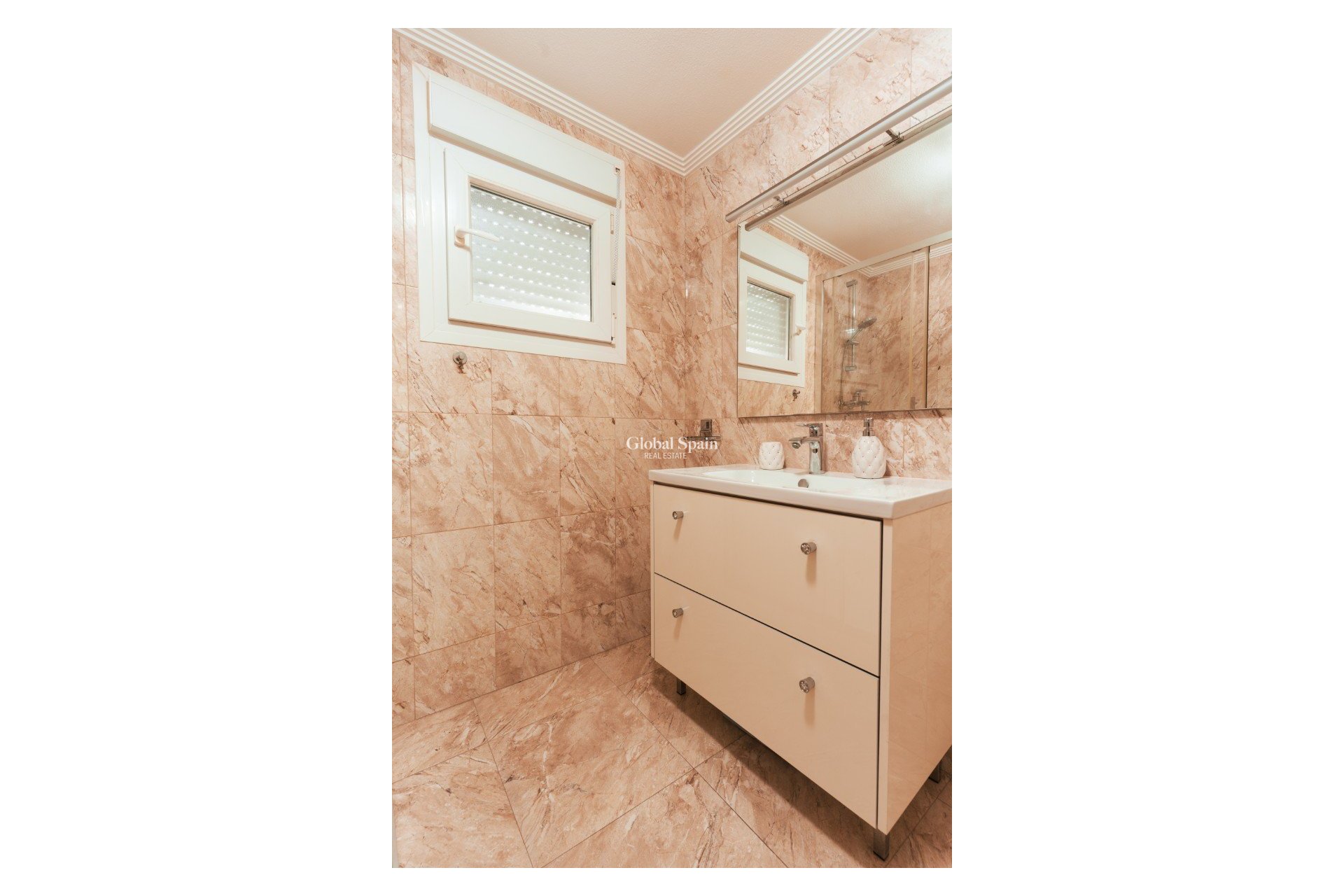 Venta - Villa / Casa adosada -
TORREVIEJA - LOS BALCONES - LOS ALTOS