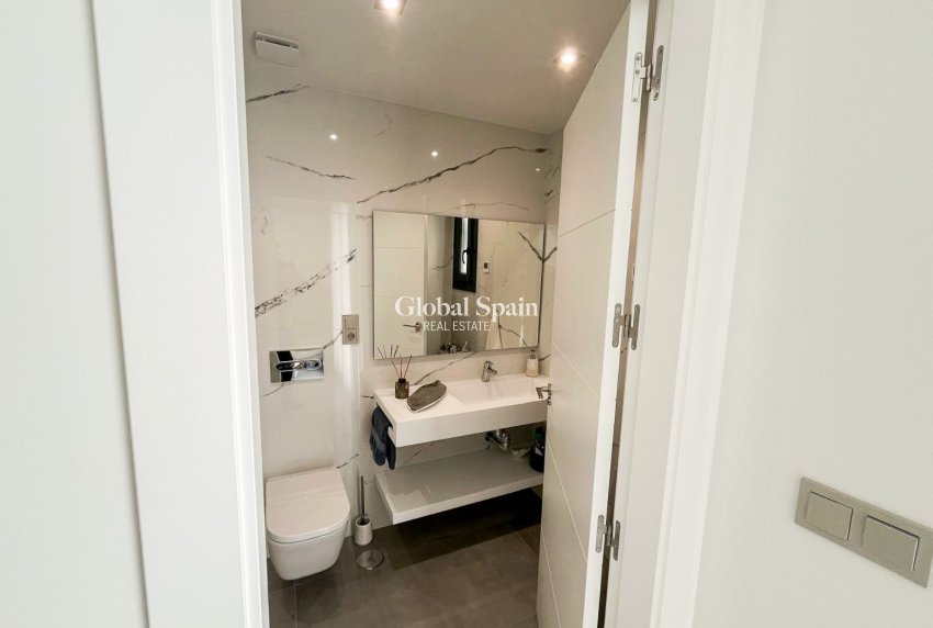 Venta - Villa / Casa adosada -
TORREVIEJA - LOS BALCONES - LOS ALTOS