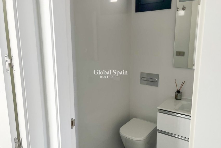 Venta - Villa / Casa adosada -
TORREVIEJA - LOS BALCONES - LOS ALTOS