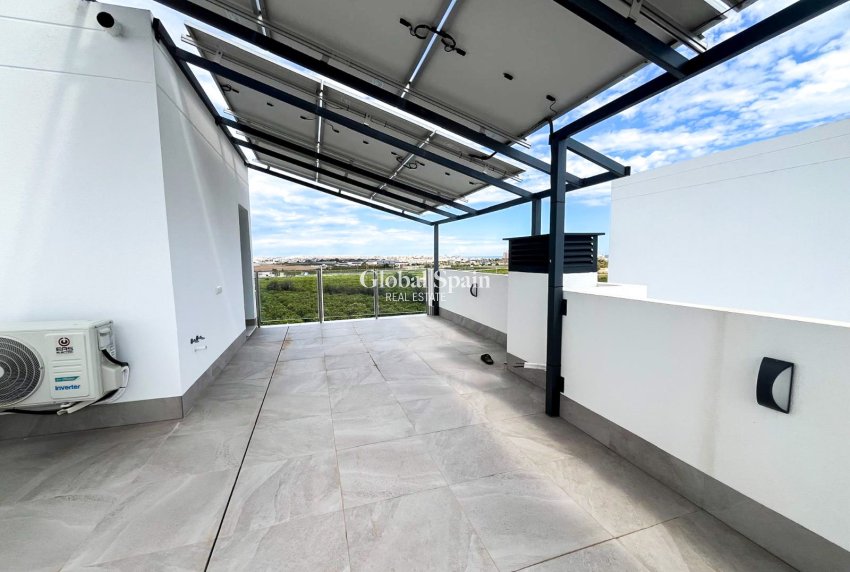 Venta - Villa / Casa adosada -
TORREVIEJA - LOS BALCONES - LOS ALTOS