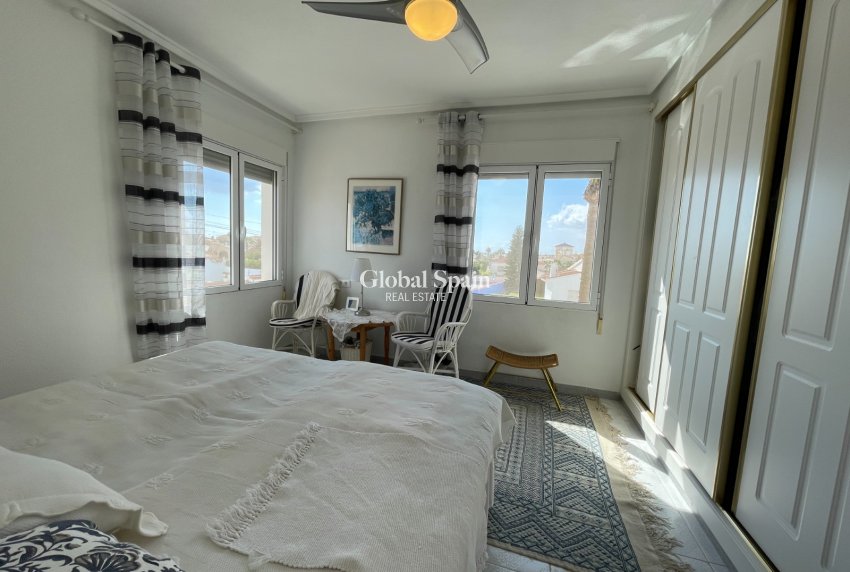 Venta - Villa / Casa unifamiliar -
CIUDAD QUESADA - Rojales