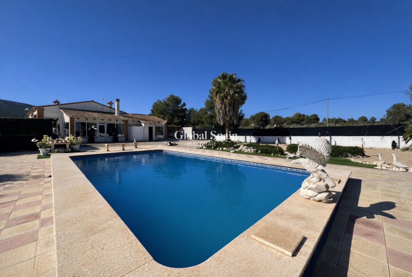 Venta - VILLA -
CASTALLA - Costa Blanca