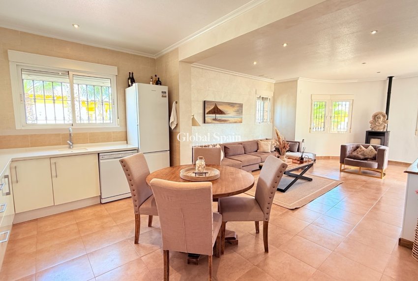 Venta - VILLA -
CATRAL