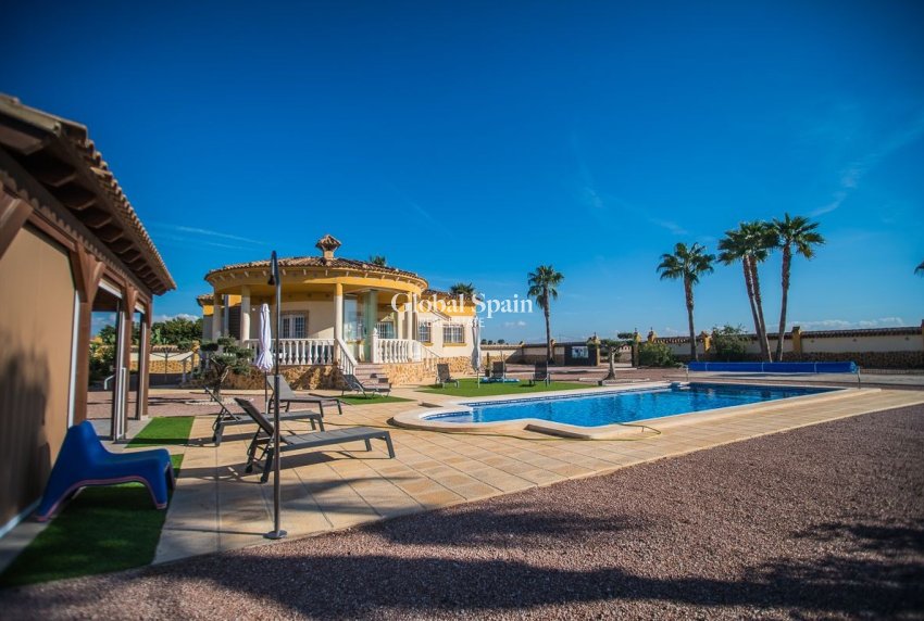Venta - VILLA -
CATRAL