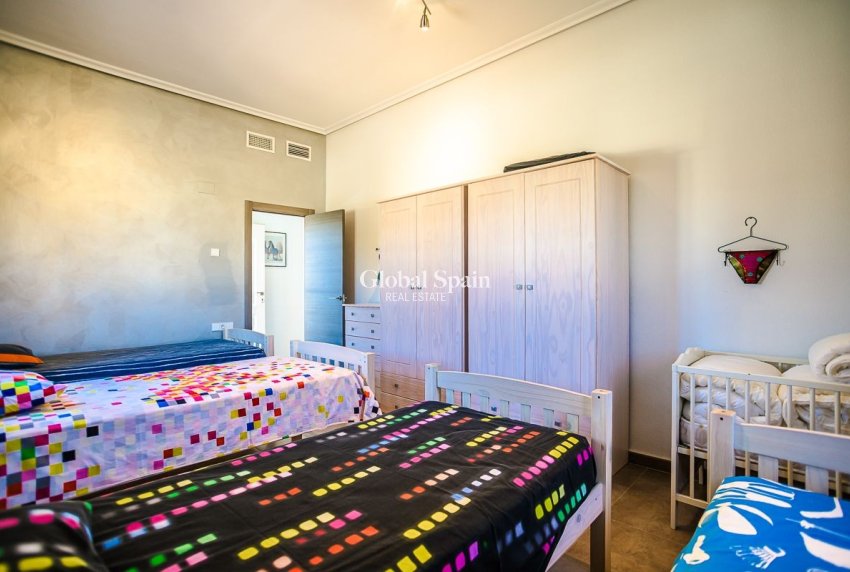 Venta - VILLA -
CATRAL