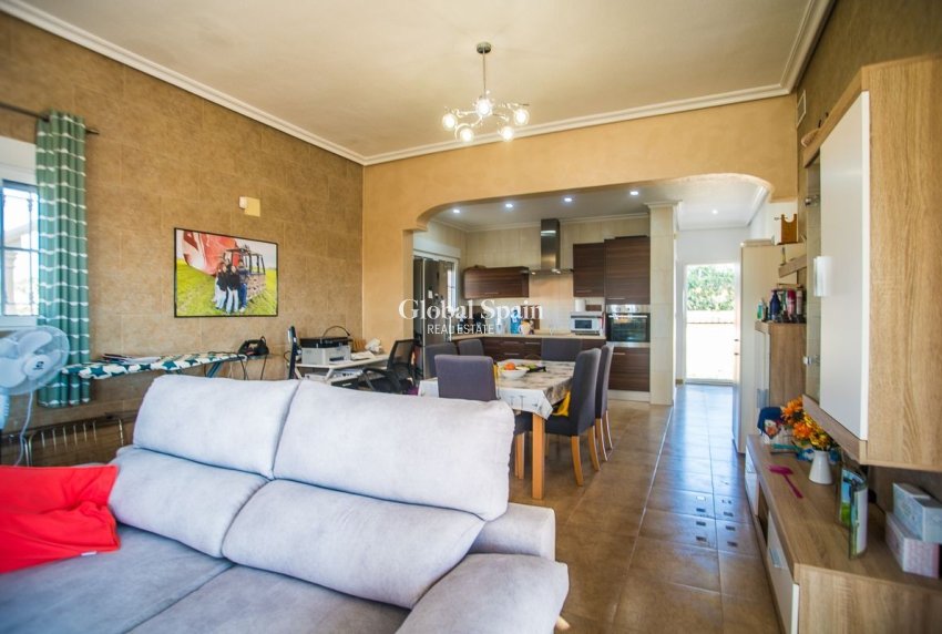 Venta - VILLA -
CATRAL