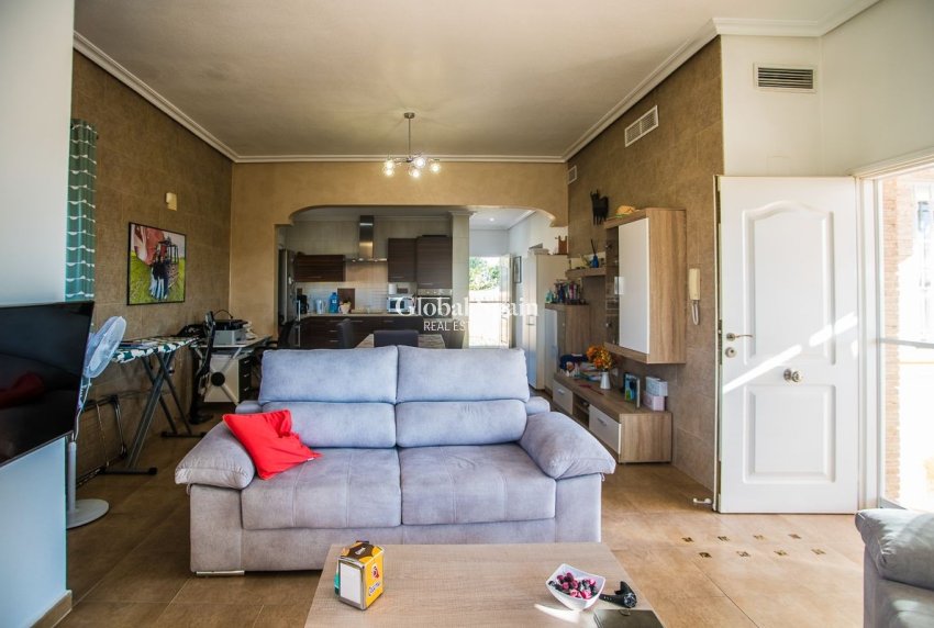 Venta - VILLA -
CATRAL