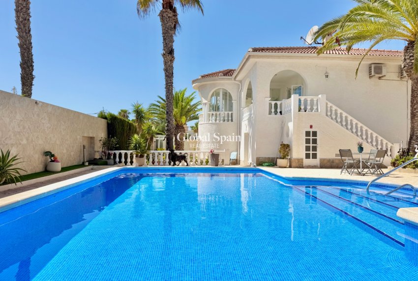 Venta - VILLA -
CIUDAD QUESADA - Centro de la Ciudad Quesada